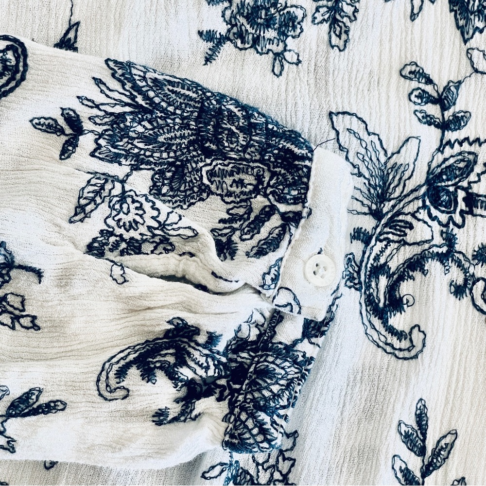 Nanette Lepore Embroidered Blue White Peasant Top L Boho - Picture 5 of 6